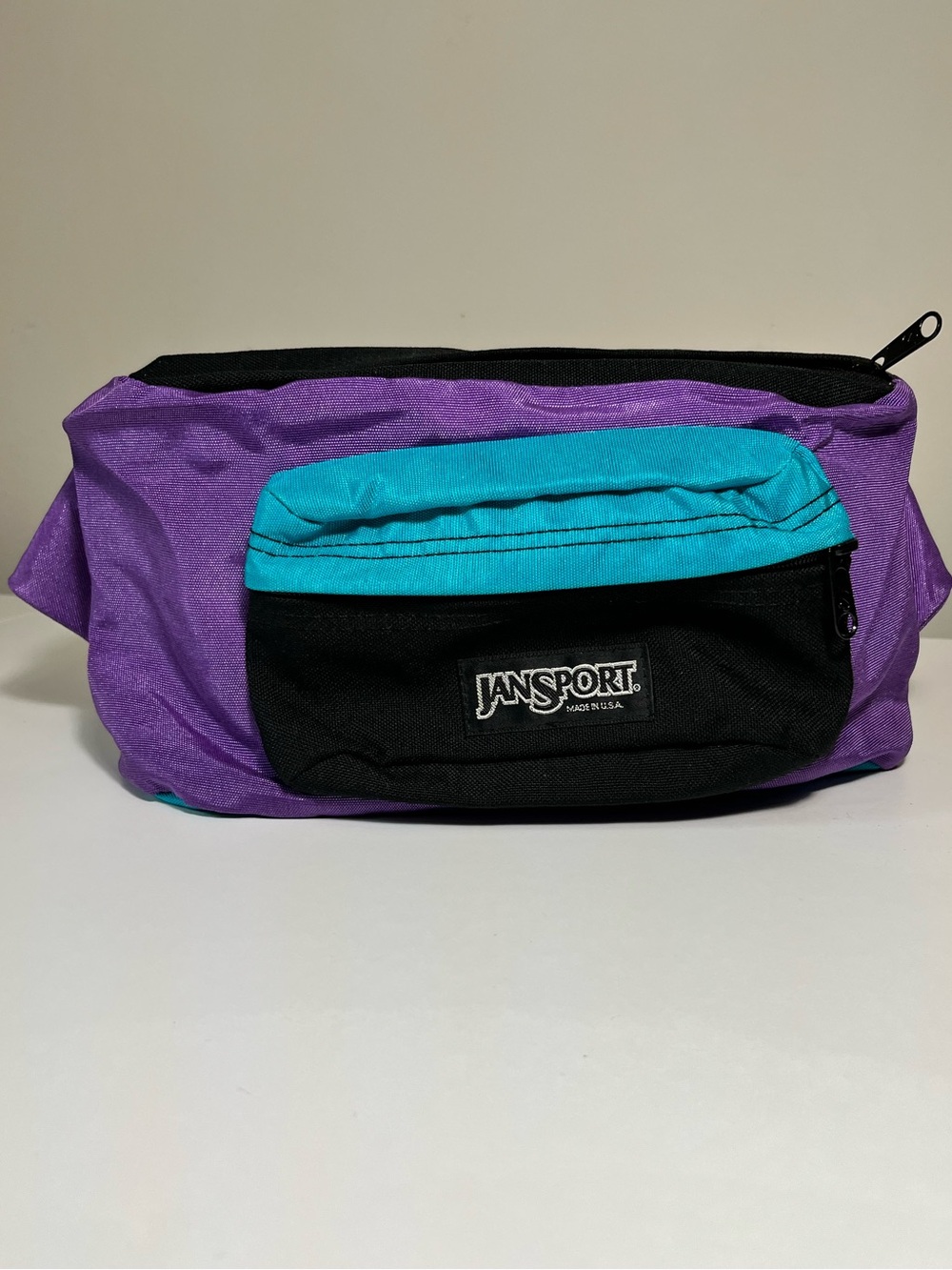Jansport 90’ Color Block Purple and Teal Fanny Pack. Great condition.